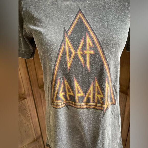 Women’s CHASOR very lightweight distressed Def Leppard t-shirt. - Picture 2 of 5